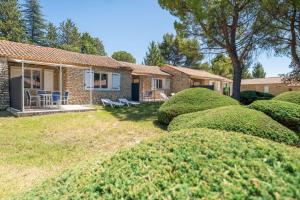 Maisons de vacances Stone house nestled in the heart of Residence Le Moulin a Vent : photos des chambres
