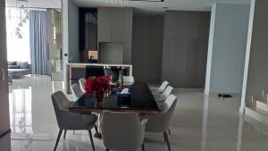 Penthouse In Dua Menjalara