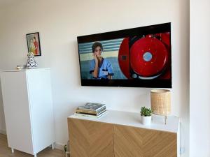 Stylish and comfortable one bedroom with sea view