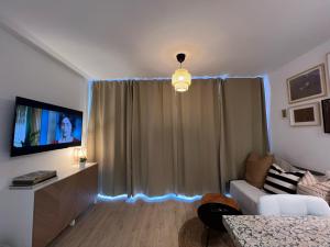 Stylish and comfortable one bedroom with sea view