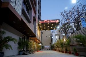 Hotel The Grand