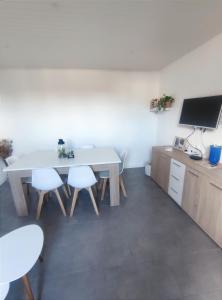 Maisons de vacances Agreable Maison, toute equipee, proche du lac d'Arjuzanx : photos des chambres