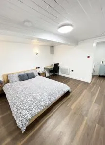 Welsh Holiday Accommodation - Modern Living - 拉恩