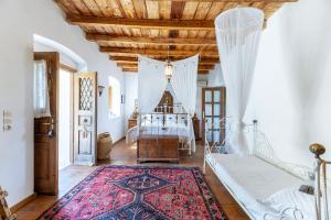 Paradiso Vintage Villa: Traditional 1944 Gem
