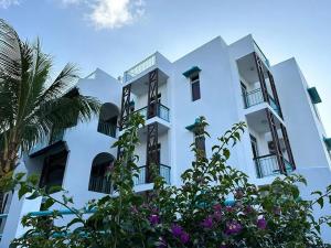 Apartment with sea view in Blue Bay, 125 m², near beach