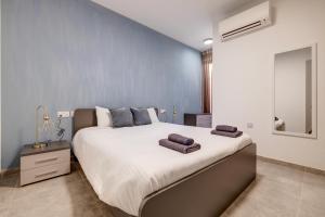 Urban Oasis 3BR Duplex in a Prime Location