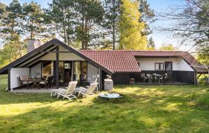 3 Bedroom Cozy Home In Rødby - 3hvězdičkové hotely ve městě Rodby