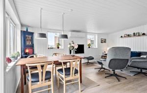 2 Bedroom Awesome Home In Højslev