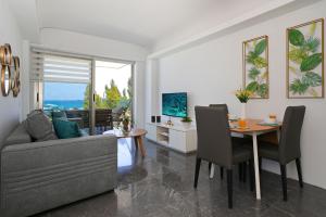 Jenny - Beachfront Apartment