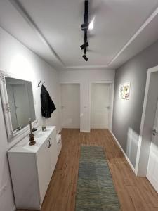 Modern apt near city centre