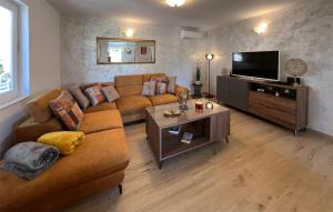 2 Bedroom Gorgeous Home In Split 