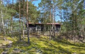 2 Bedroom Cozy Home In Yngsjö