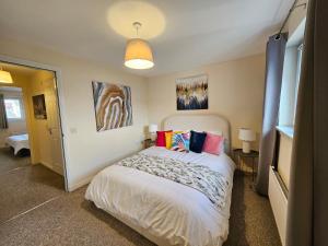 2 Bed Apt, 4 beds with Parking