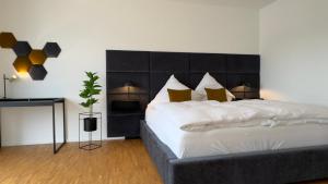 ARYVE Boutique-Apartment DRESDNER PENTHOUSE mit Dachterrasse - Tiefgaragenstellplätze - Design-Interieur