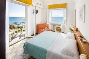 Superior Double or Twin Room with Sea View room in Hotel Mayola