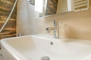 Eiffel Tower & Invalides - Cosy Quiet Appartement