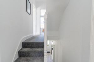 Charming 3 BR in Folkestone!