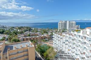 Colourful Bright Centred Aparment with Ocean View 911, Ponderosa