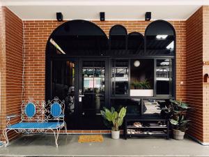 Double Studio, Private Bath, Shared Kitchen with Local Family by Pillows & Purrs