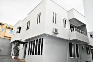 Beautiful 2 Bedroom Town House - Ifako