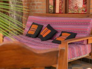 2 bedroom apartment in lush garden, 3 blocks from beach and center of San Juan