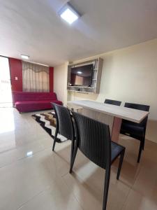 Apartamento frente a la policía