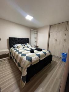 Apartamento frente a la policía