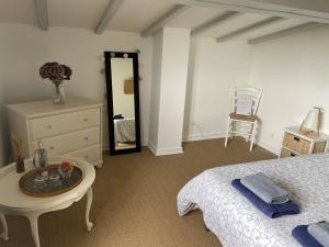 B&B / Chambres d'hotes La Sauveterre : Chambre Double - Vue sur Jardin