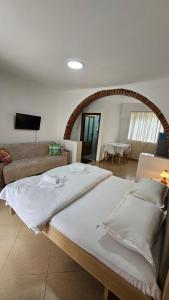 Aliaj Guest House