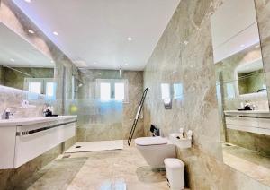 Quiet house-Athens Center 100 meters balcony on the top floor