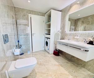 Quiet house-Athens Center 100 meters balcony on the top floor