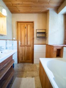 Chalets Chalet,14 p, 230m2,sauna,billard,source : photos des chambres