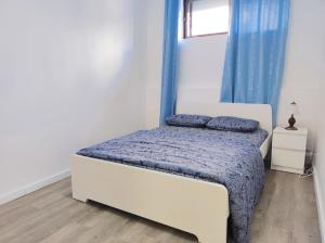 laxuries Room for rent