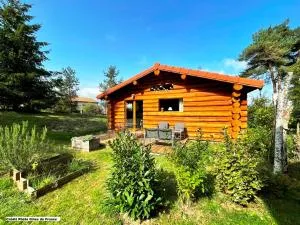 Pialous:Chalet en rondins avec Espace Détente - Aurec-sur-Loire
