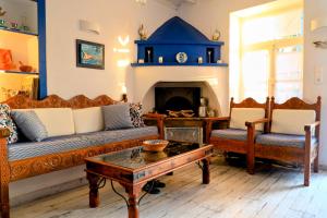 BLUE, Traditional House