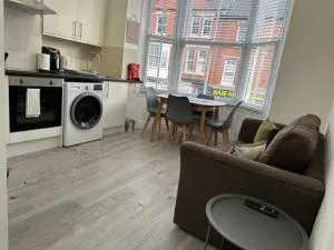 Studio Flat 2A central Colwyn Bay - 老科尔温