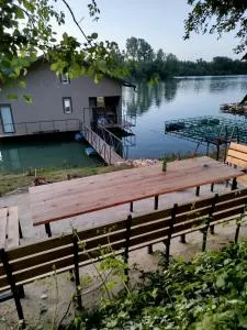 Splav na dan AXA - Barič