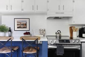 The Blue Bungalow - 4 beds And 7 Mins To Broadway!