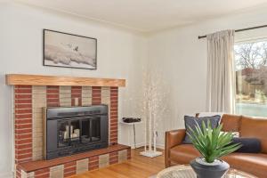 NEW! 1958 Chic Mid-Mod House