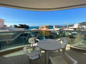 Apartamento no Centro de Bombinhas com Vista ao mar - ao lado de comércio em geral