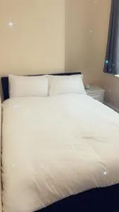 Stay with Chris - West Byfleet