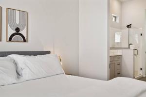 Gleaming Contemporary Home in Buckeye with Pool,BBQ