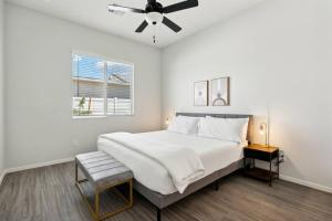 Gleaming Contemporary Home in Buckeye with Pool,BBQ