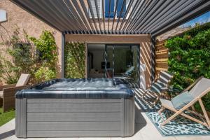 Appartements Honey Moon - studio romantique Jacuzzi et ecran cinema : photos des chambres