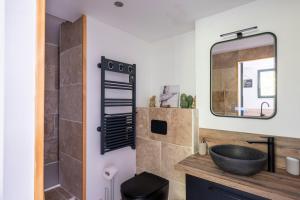 Appartements Honey Moon - studio romantique Jacuzzi et ecran cinema : photos des chambres