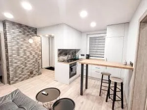 Butas ant ežero kranto - Payezheryay