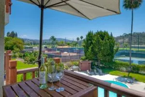 Beautifully Remodeled - Private Balcony - Pool View - BBQ Access - Gated Reserved Parking - 恩西尼塔斯