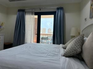 Alken Studio - Amazing Superior Studio with Marvellous Marina View in the Pearl, Doha