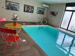 Appartements Loft Spa Reims-fr 250m2 privatifs, piscine interieure chauffee, spa et parking : photos des chambres