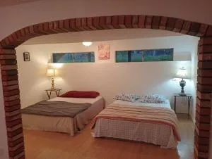 Great Family Room for Upto 6 adults Near Guildford Town Center - Port Coquitlam